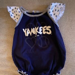 3-6 month. MLB Yankees Bubble. EUC